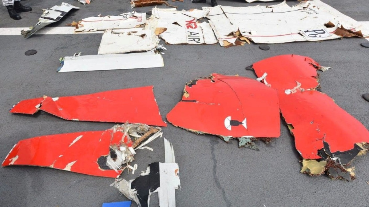 Pakistani Navy Recovers Boeing 737 Wreckage; Five-Member Crew Still Missing