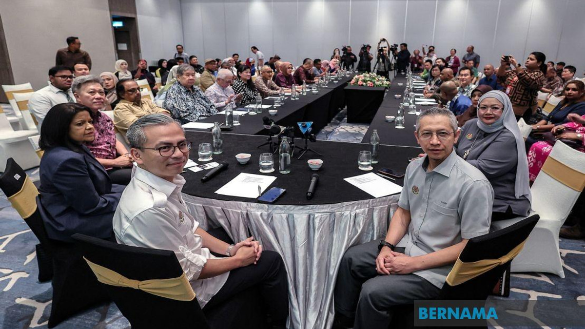 Fahmi Proposes Regular Media Retreats at HAWANA to Strengthen Industry Dialogue