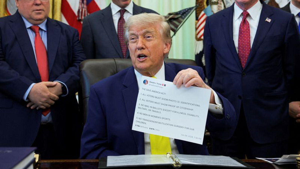 Trump Faces Legal Challenge Over Paid-Access Truth Social Feed Service
