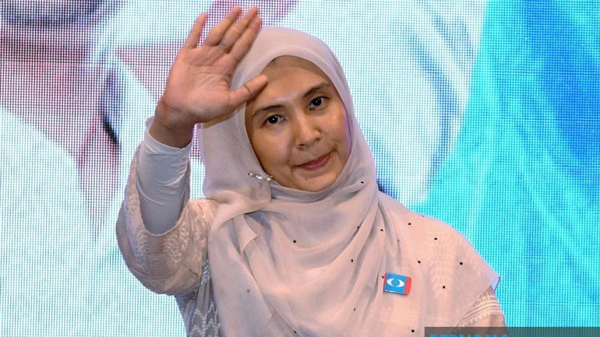 Nurul Izzah Steps Back From PKR Deputy President Role to Pursue Studies