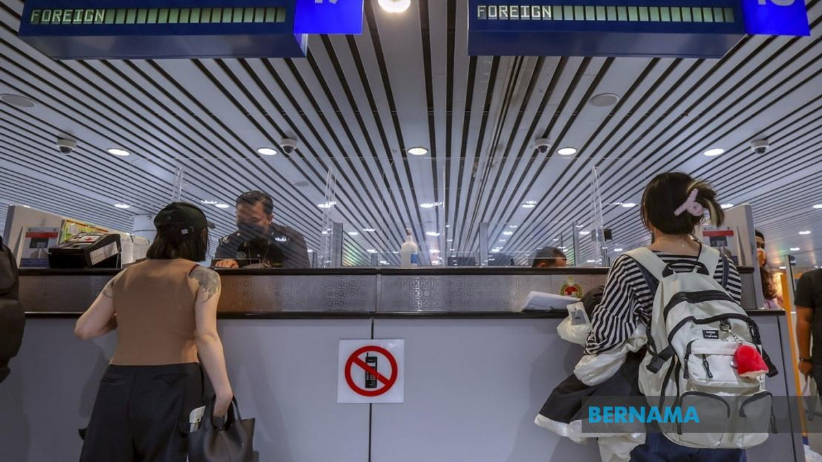 Cabinet Backs 17-Point Plan to Tighten Security at KLIA and Border Checkpoints