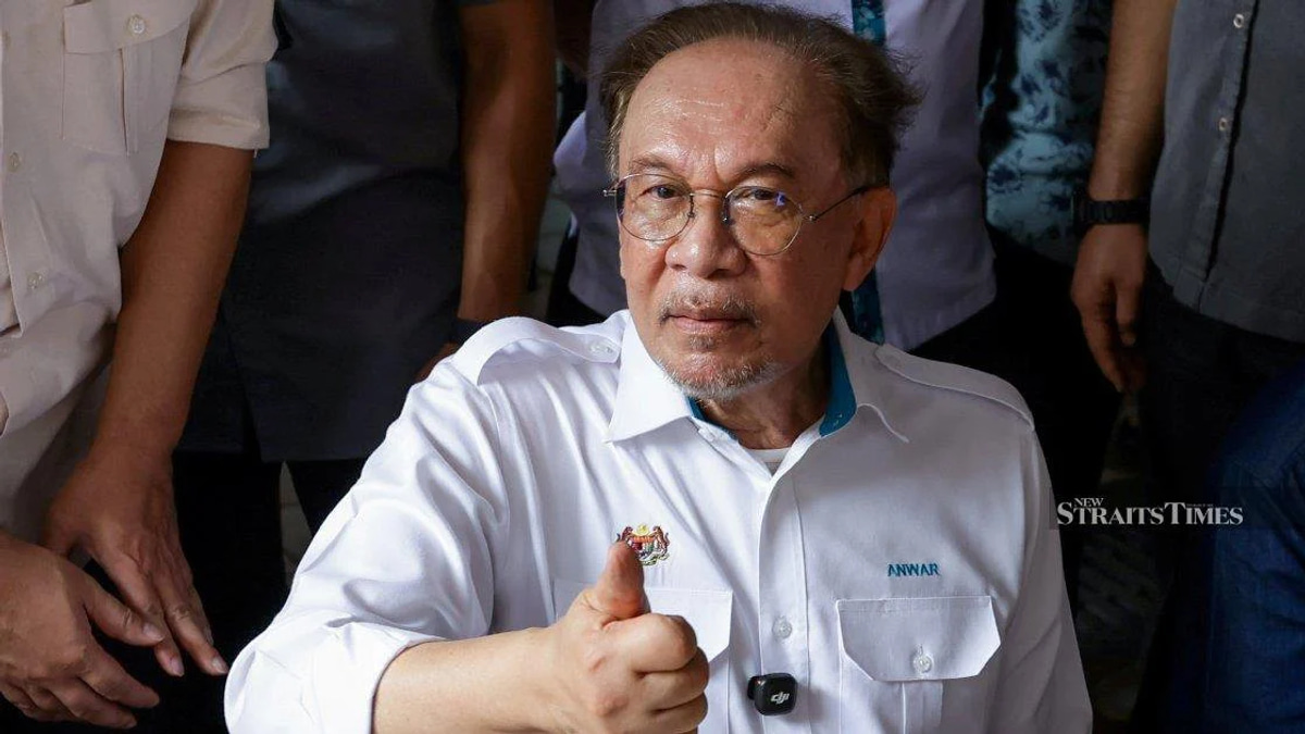 Anwar Ibrahim Tops Merdeka Centre Popularity Survey as Public Backing Strengthens