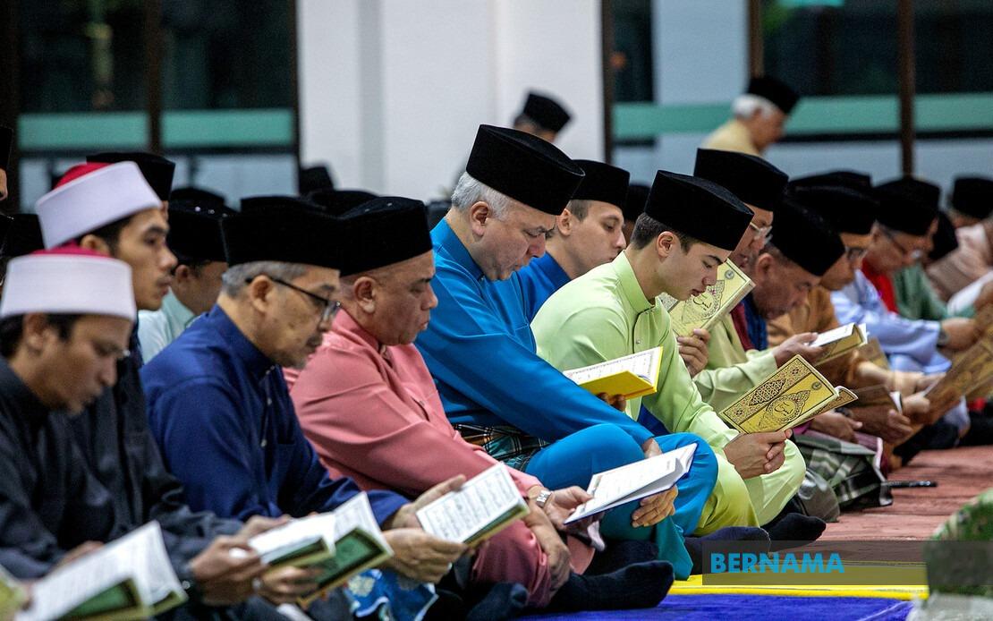 Sultan Nazrin Officiates New Perak Mosque During National Day Observance