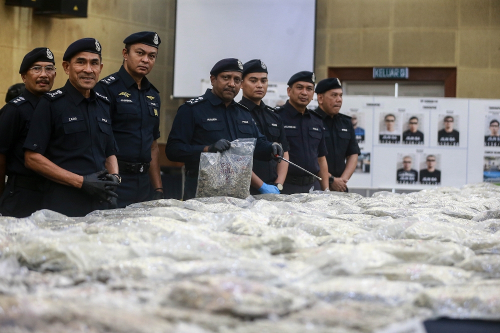 Malaysian Drug Couriers Face Arrest Abroad: 14 Citizens Detained Since January