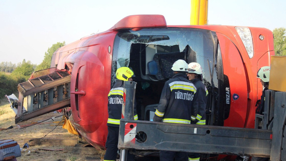 Twelve Dead as Polish Coach Crashes on Hungarian Highway