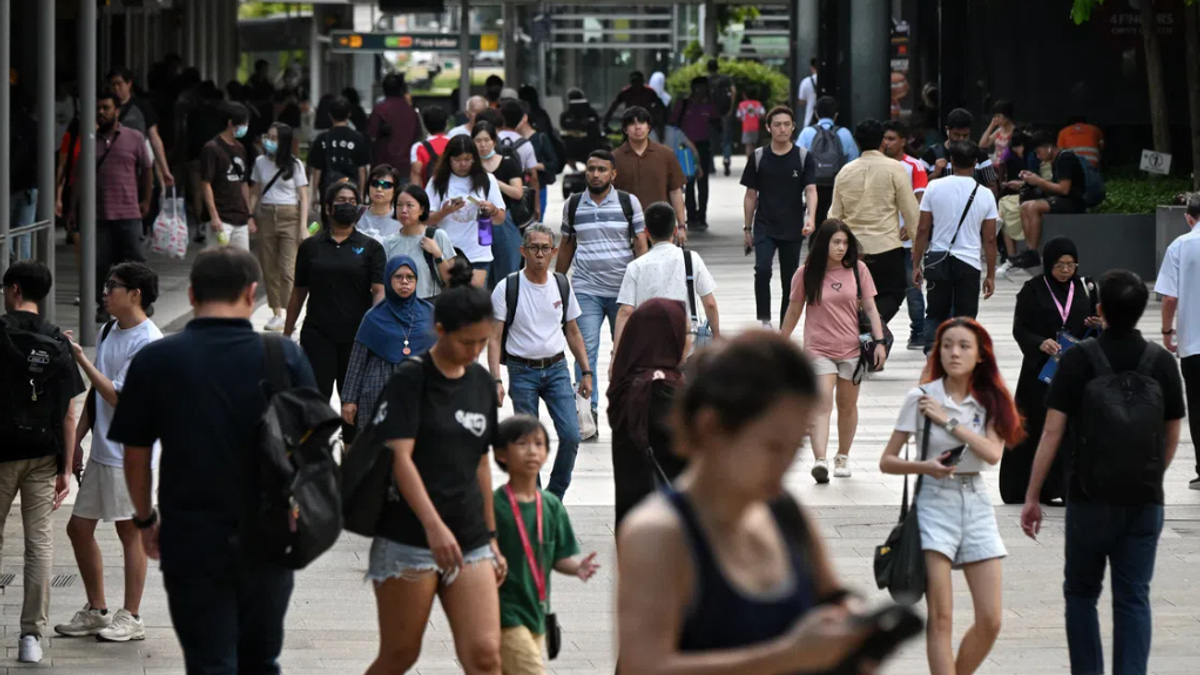 Singapore to distribute S$400-S$600 cash payments to 2.4 million residents starting September