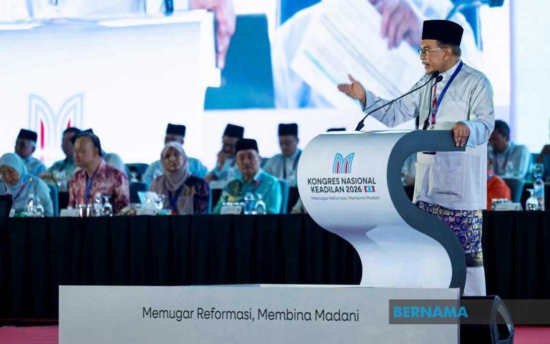 Anwar Rebuffs Talk of Strain with Zahid, Emphasises Unity Government Stability