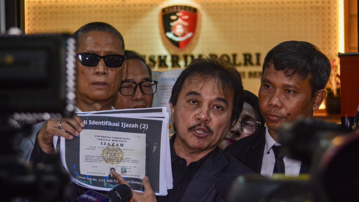 Former Indonesian Minister Roy Suryo Detained Over Jokowi Diploma Defamation Case