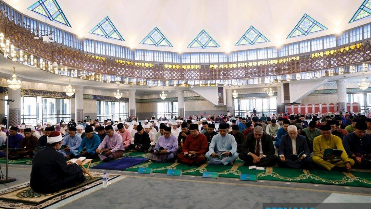 500 Gather for Solemn Tahlil Ceremony Ahead of Warriors' Day Observance