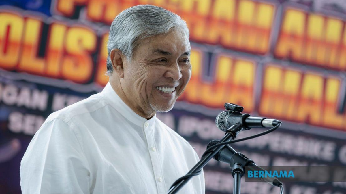 Ahmad Zahid Urges Malaysian Riders to Respect Host Countries' Laws