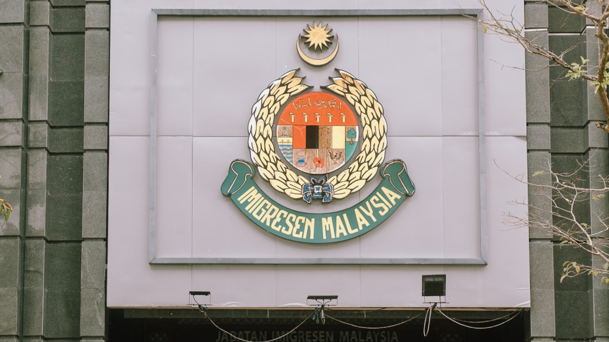 Immigration authorities dismantle major passport forgery network in Kuala Lumpur, detain three Indonesian nationals