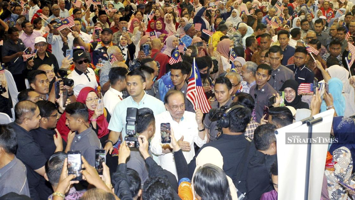 Ministers Told to Resign if They Attack Coalition Partners During Campaigns, Anwar Warns