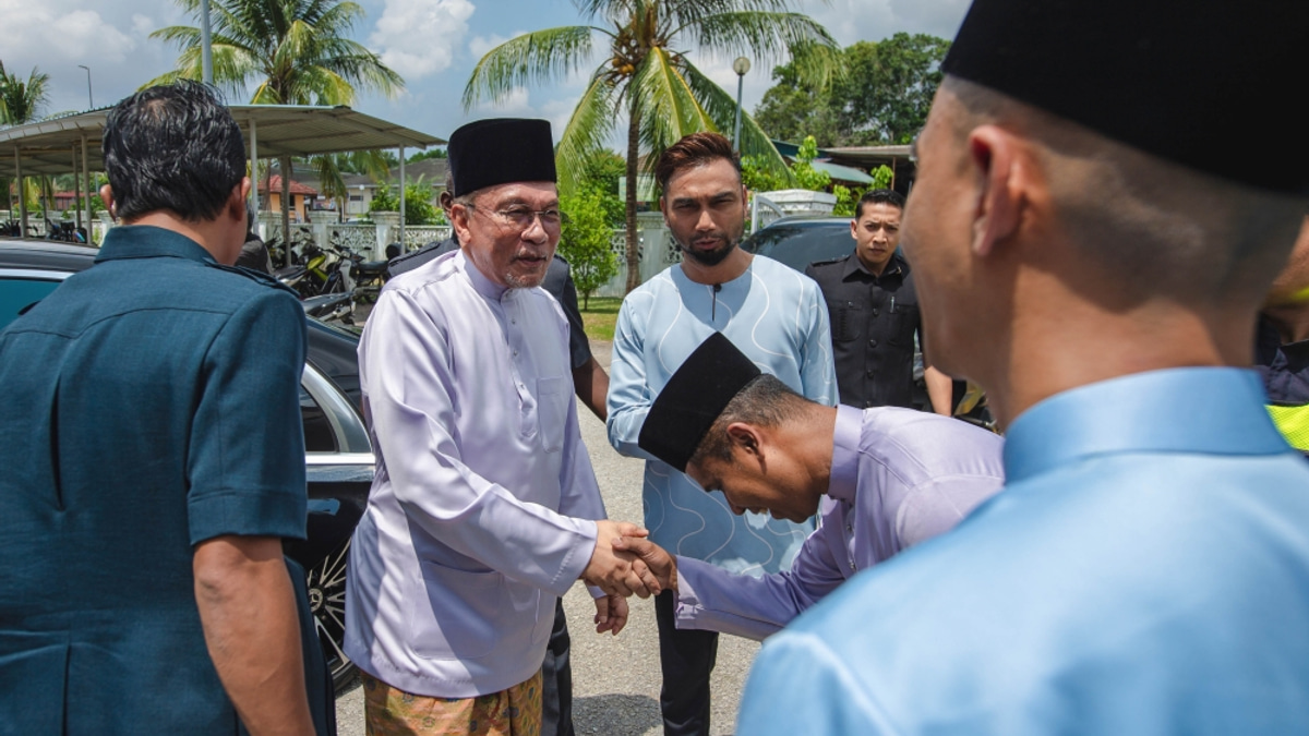 Economic Growth Masks Persistent Hardship for Many Malaysians, Anwar Acknowledges