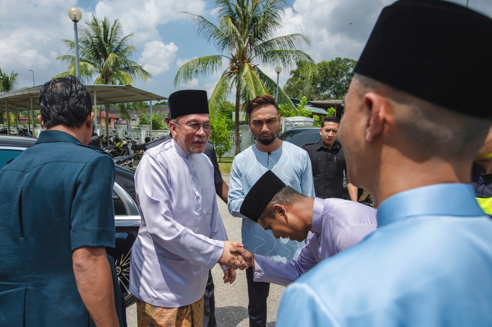 Economic Growth Masks Persistent Hardship for Many Malaysians, Anwar Acknowledges