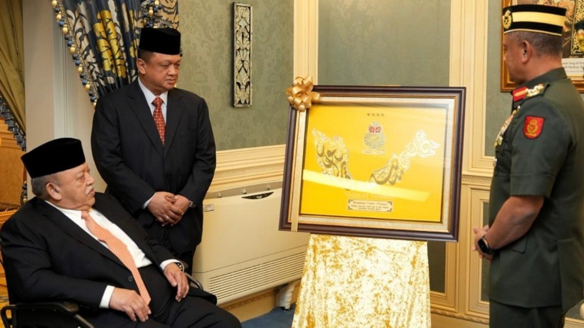 Raja of Perlis Receives Army Chief in Strengthening Defence Ties