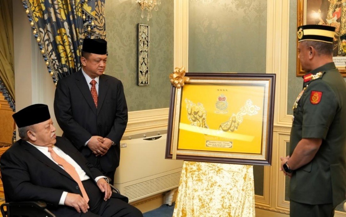 Raja of Perlis Receives Army Chief in Strengthening Defence Ties