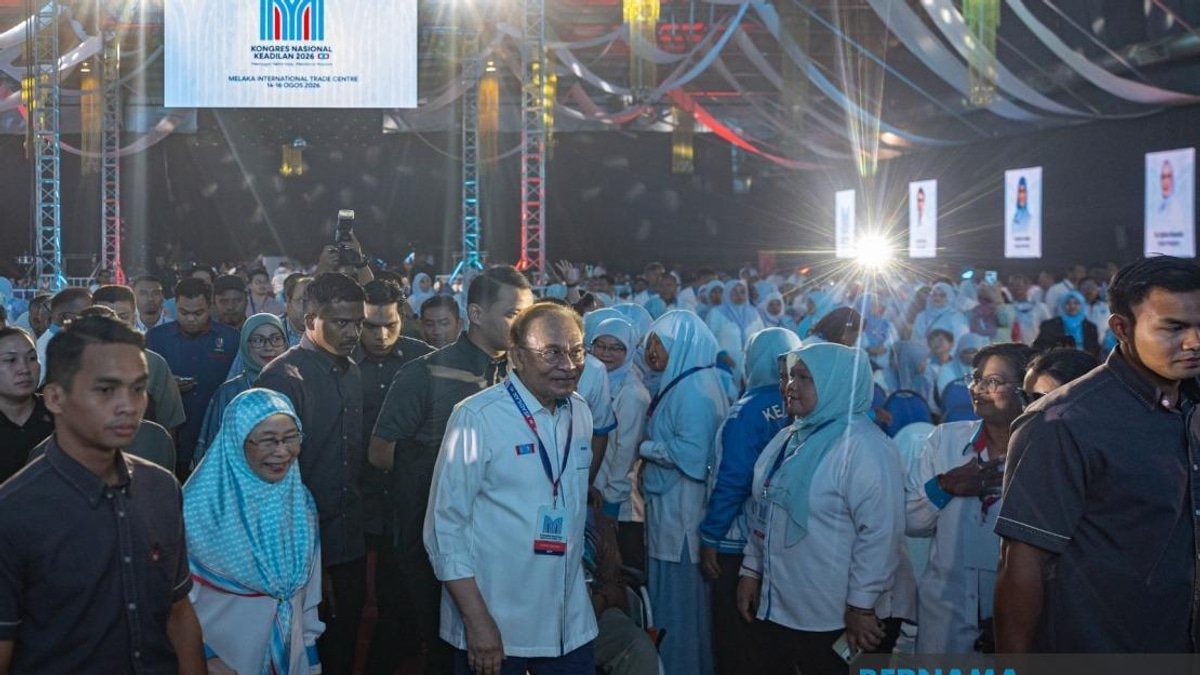 Anwar Doubles Down on Stability, Signals Continued Alliance With UMNO-BN