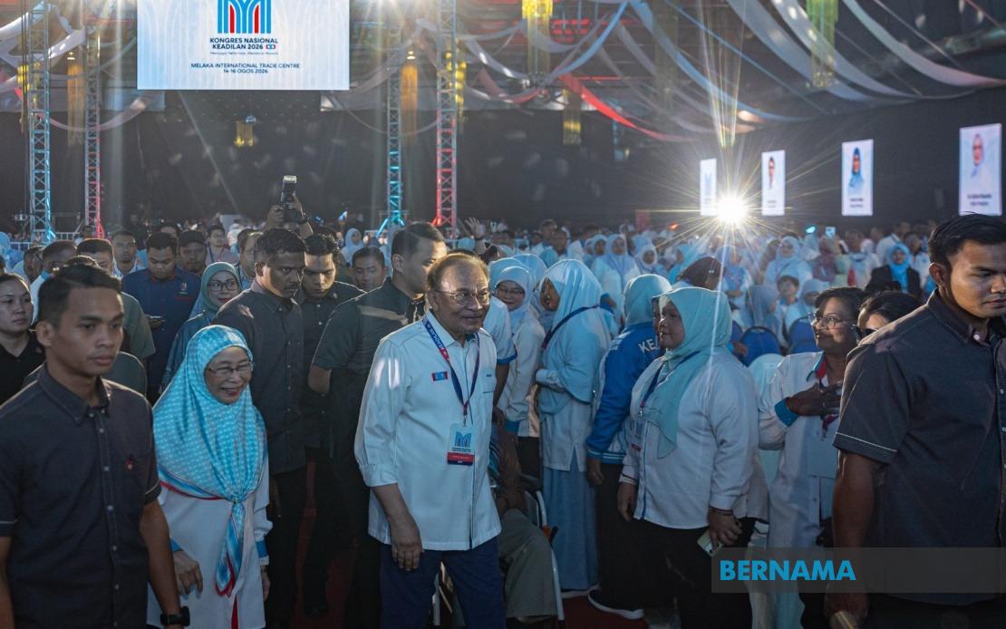Anwar Doubles Down on Stability, Signals Continued Alliance With UMNO-BN