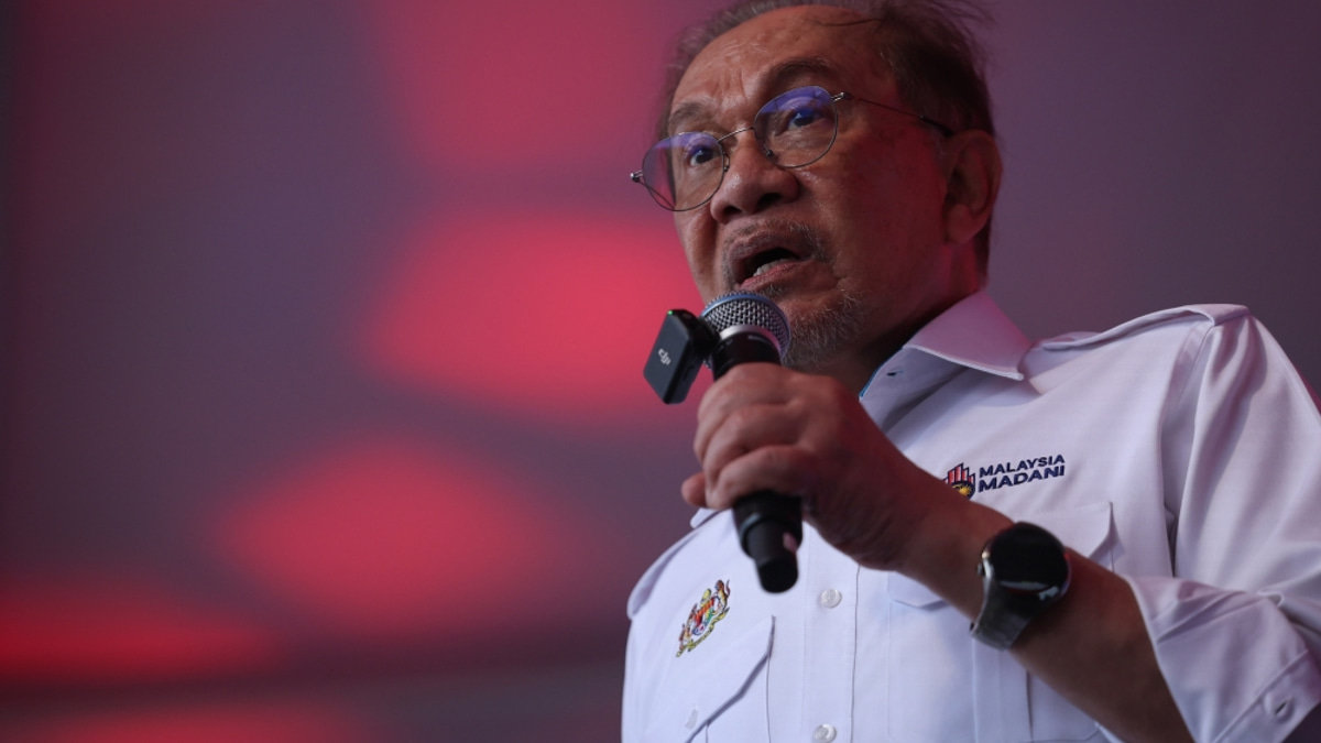 Anwar Commits to Legal Action Against Those Behind Tabung Haji Losses