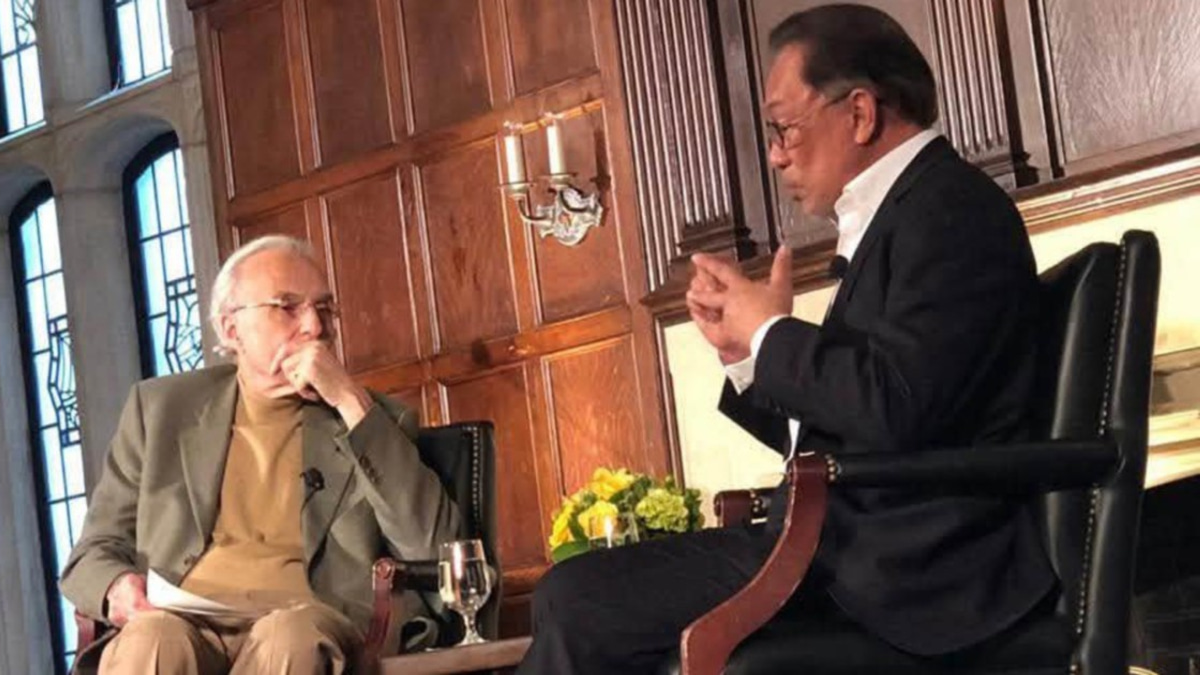 Anwar pays tribute to renowned Islamic scholar John L. Esposito