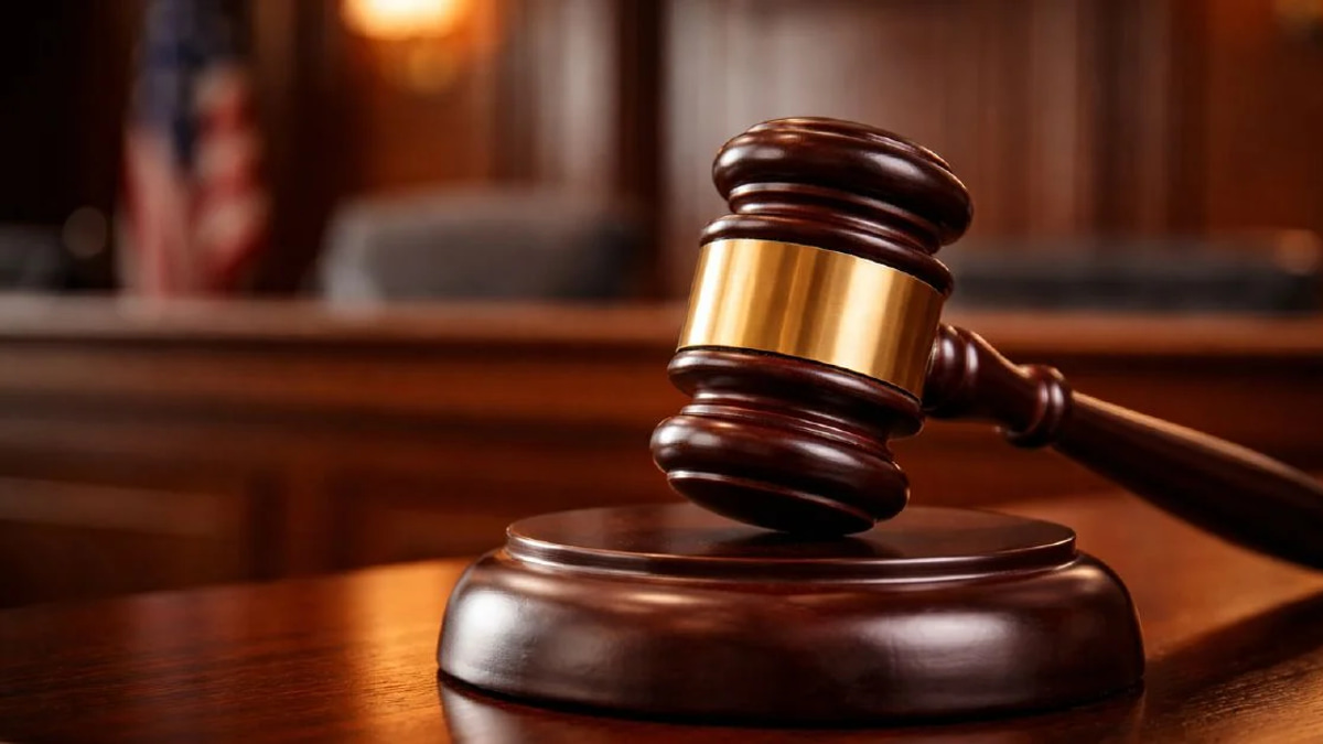 Police Officer Accused of Holding Methamphetamine Inside Court Lock-Up