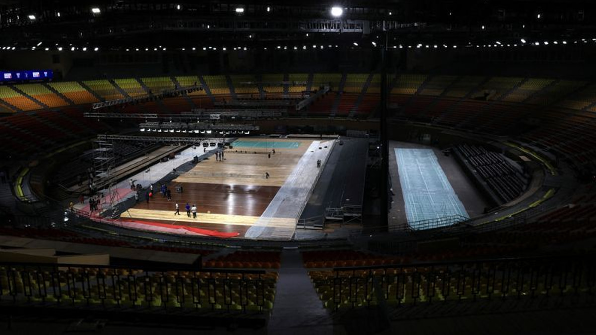 India deploys 'monkey whisperers' ahead of badminton world championships