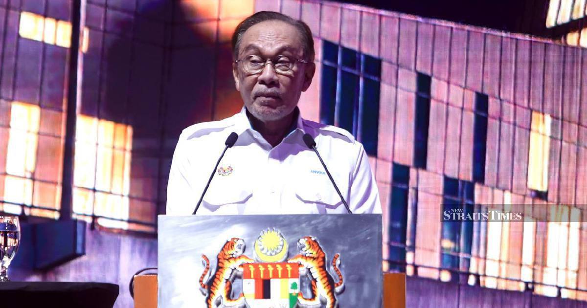 Anwar Ibrahim Advocates for Greater Creative Freedom While Maintaining Malaysian Values in Filmmaking