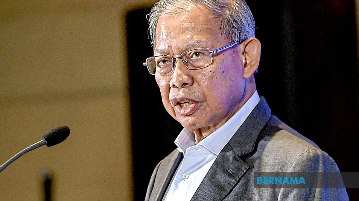 Mustapa Mohamed Closes Door on Election Return, Urges UMNO to Embrace Younger Generation