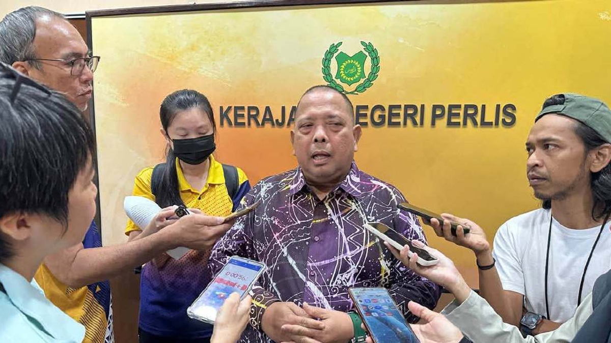Perlis Chief Minister Dismisses Defection Talk Following Party Leadership Exit