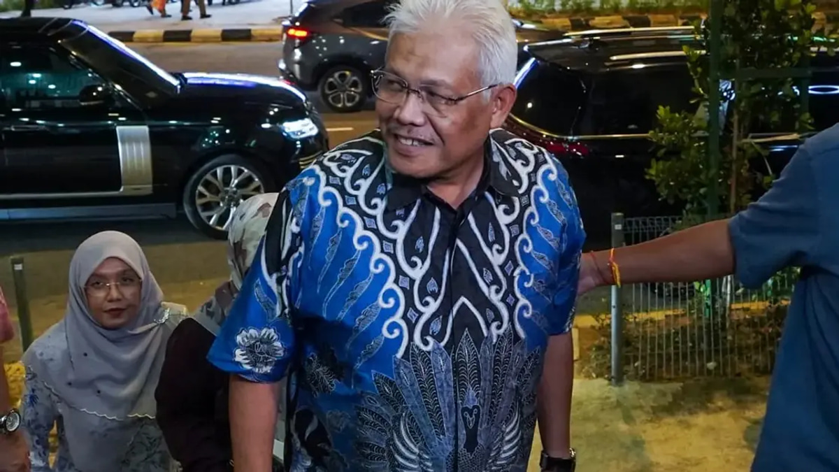 Opposition MPs Including Hamzah Visit PAS Headquarters as PN Coalition Faces Internal Turbulence