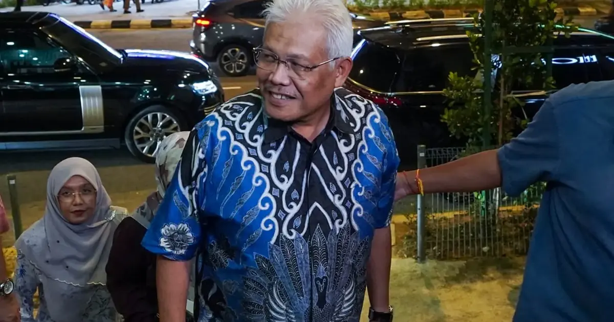 Opposition MPs Including Hamzah Visit PAS Headquarters as PN Coalition Faces Internal Turbulence