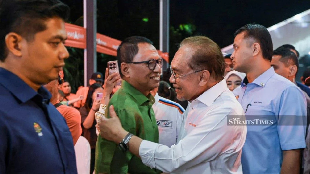 Rafizi mocks Puad's party switch after prime minister's embrace