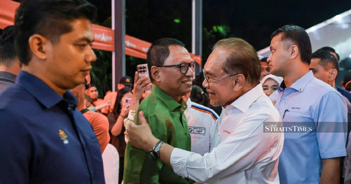Rafizi mocks Puad's party switch after prime minister's embrace
