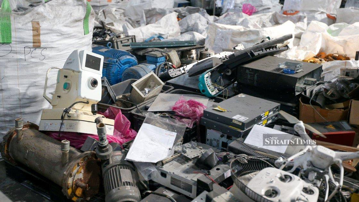 Ten GOF officers arrested in Penang e-waste factory extortion probe