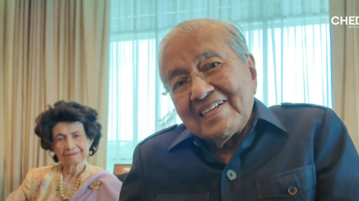 Tun Mahathir Thanks Nation for 101st Birthday Greetings