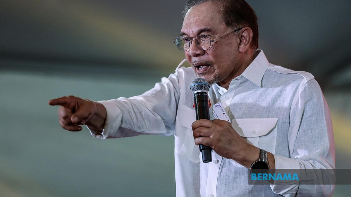 Anwar Defends Kedah Development Record Amid Sanusi Tensions