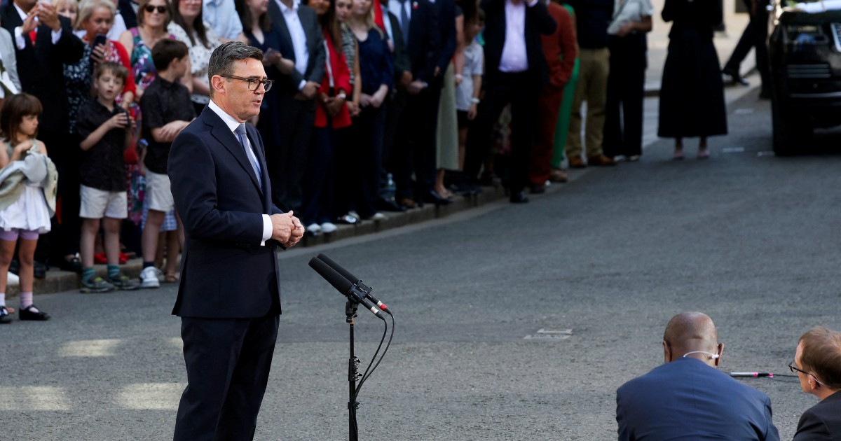 UK's New Premier Burnham Reshapes Cabinet and Charts Left-Leaning Course