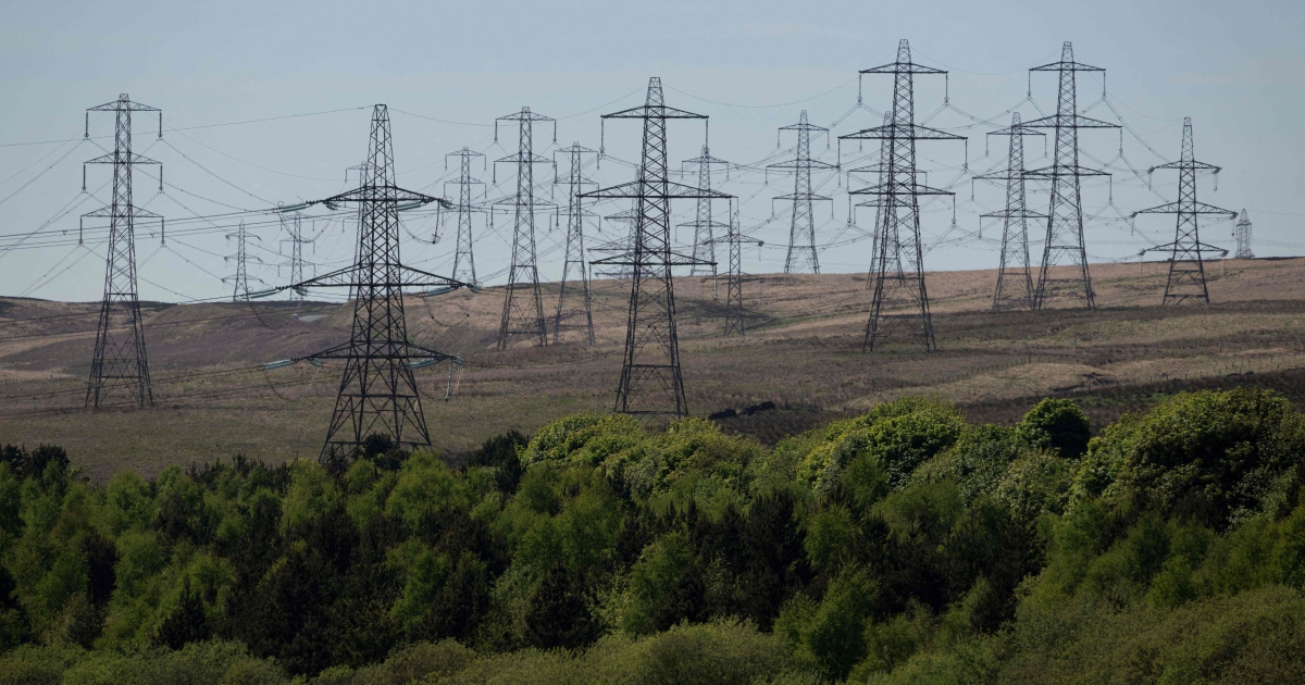 Britain's New PM Burnham Pledges Electricity Tax Cuts to Ease Cost-of-Living Squeeze