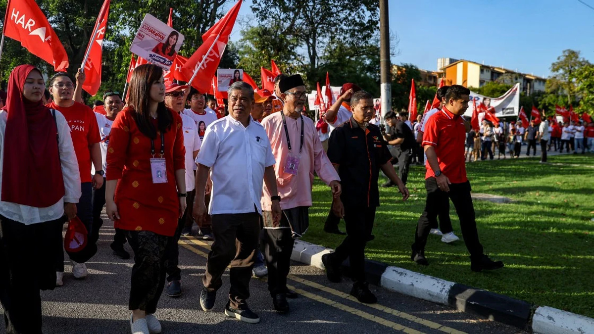 Permas crowds rally behind Pakatan Harapan as Sharon Teo files nomination in Johor by-election