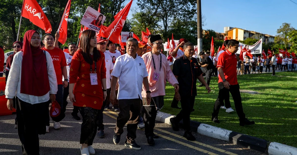 Permas crowds rally behind Pakatan Harapan as Sharon Teo files nomination in Johor by-election