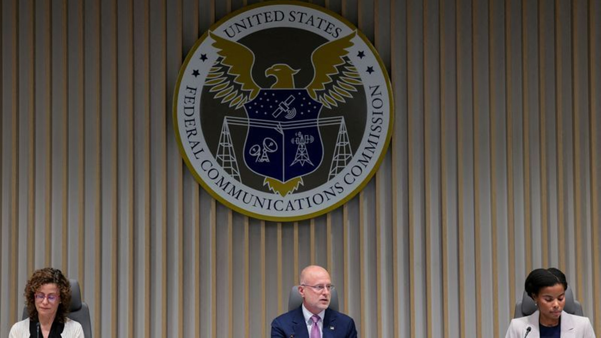 US Tightens Grip on Chinese Tech: FCC Closes Loophole on Device Components