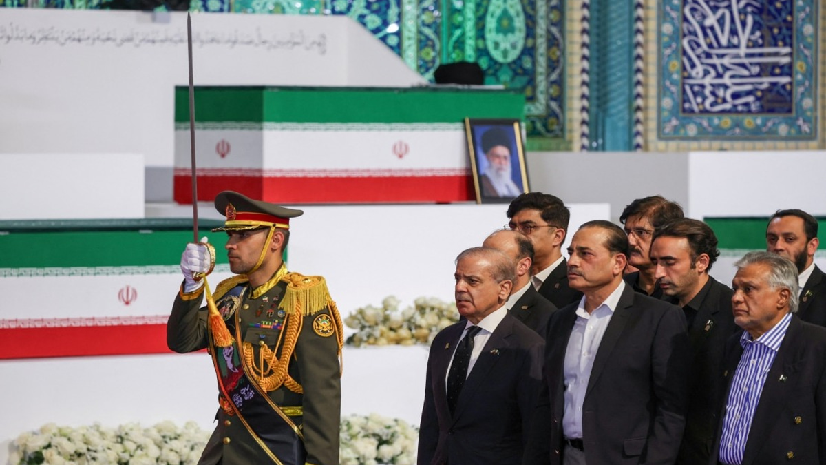 Pakistan's High-Level Delegation Praised for 'Largest' Presence at Khamenei Funeral Ceremony
