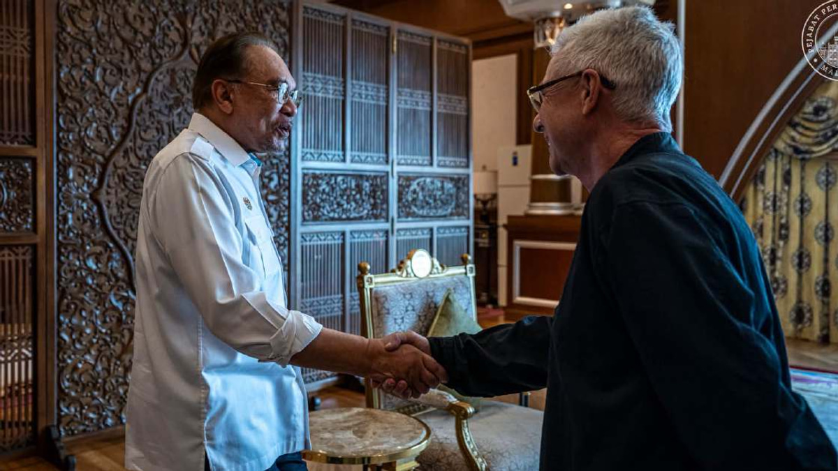 Anwar seeks insights from Singapore F1 organiser as Malaysia prepares October Grand Prix