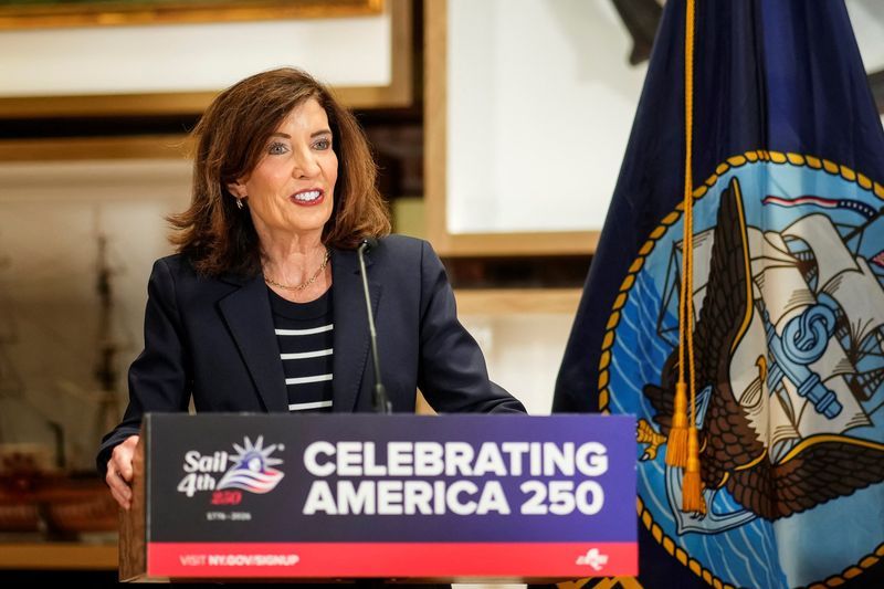 New York Becomes First US State to Halt Data Center Construction Amid AI Infrastructure Concerns