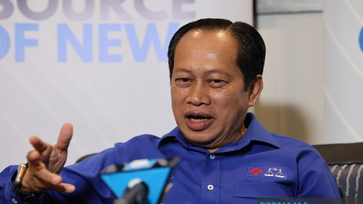 Road Upkeep Demands Unified Effort from Officials and Agencies, Says Ahmad Maslan