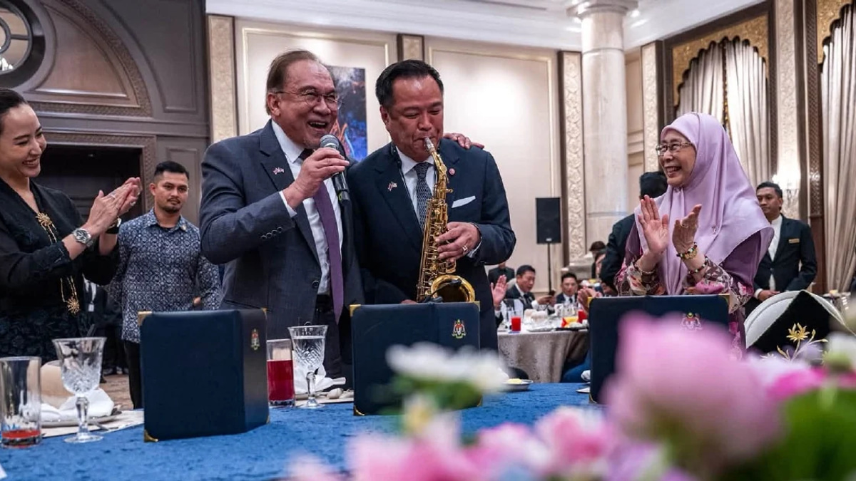 Anwar and Anutin Take Centre Stage: Malaysia and Thailand's Leaders Serenade Each Other at Bilateral Summit