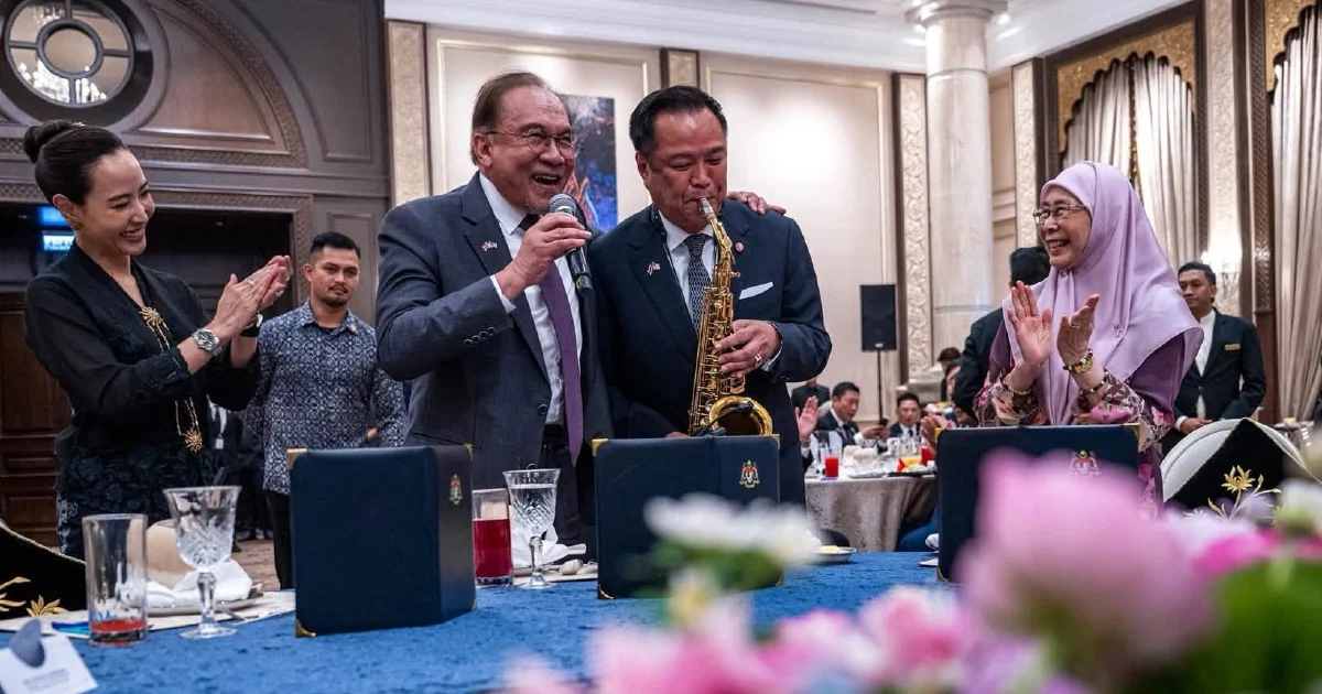 Anwar and Anutin Take Centre Stage: Malaysia and Thailand's Leaders Serenade Each Other at Bilateral Summit