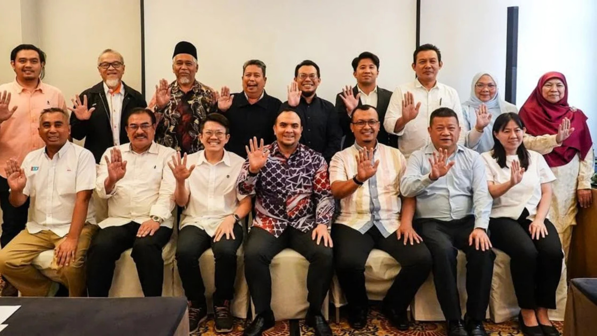Anwar's Political Secretary Ahmad Farhan Fauzi Takes Helm of Pahang Pakatan Harapan