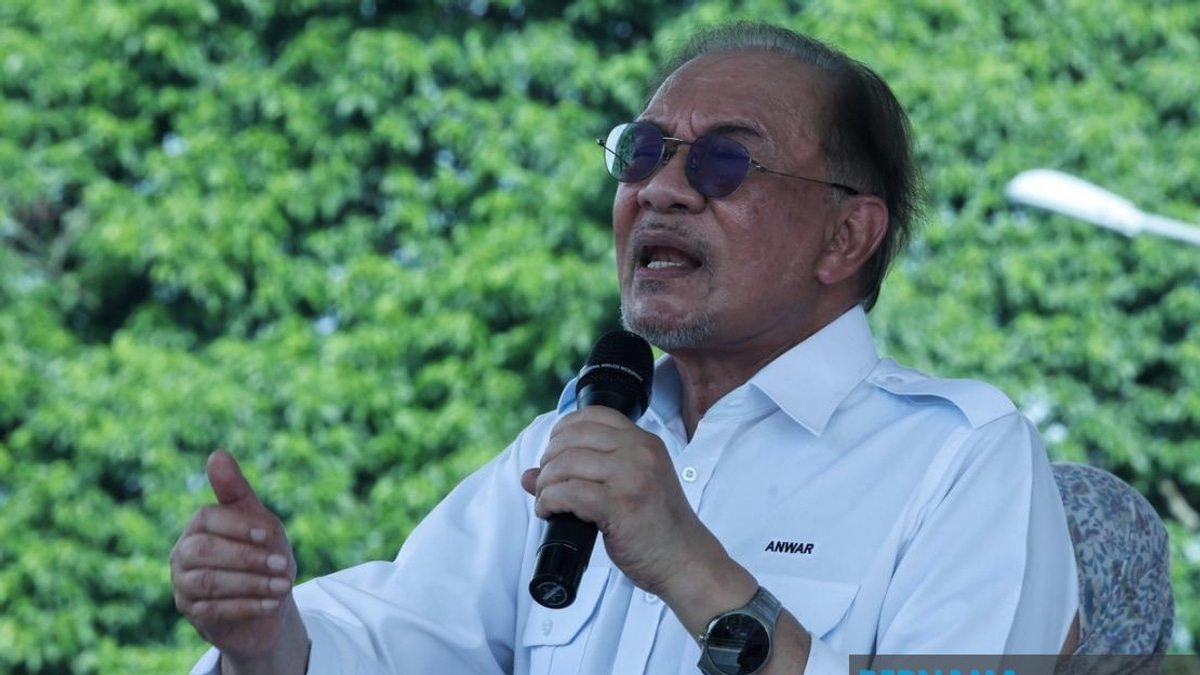 Government Accelerates Civil Servants' Housing Drive, Anwar Confirms