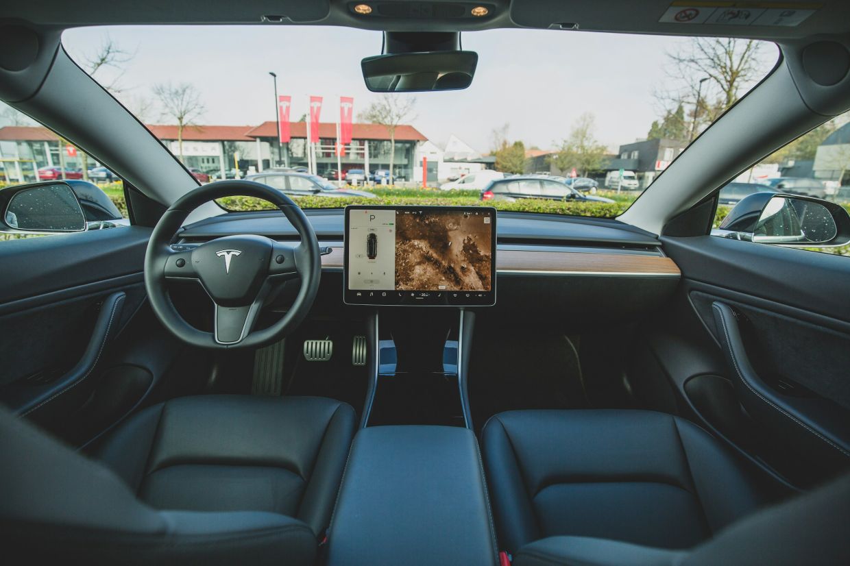 Tesla Settles Deadly Crash Lawsuit as Safety Scrutiny Intensifies